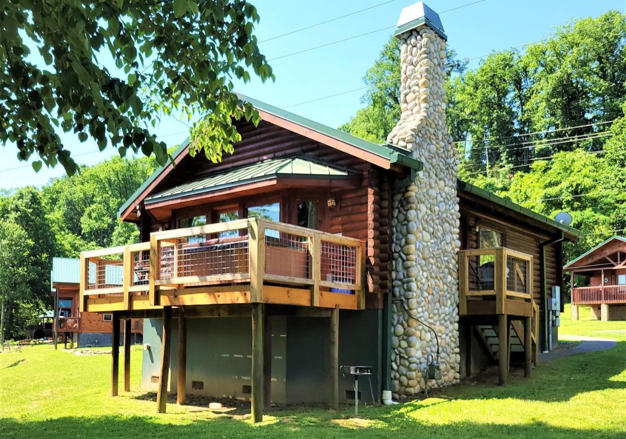 Skinny Dippin'-River Front- Free Tickets-Dog Friendly-Sleeps 6 พิเจนฟอร์จ ภายนอก รูปภาพ