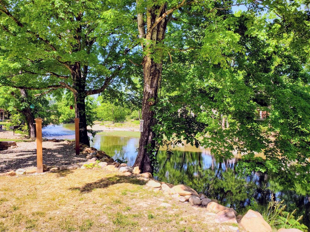 Skinny Dippin'-River Front- Free Tickets-Dog Friendly-Sleeps 6 พิเจนฟอร์จ ภายนอก รูปภาพ