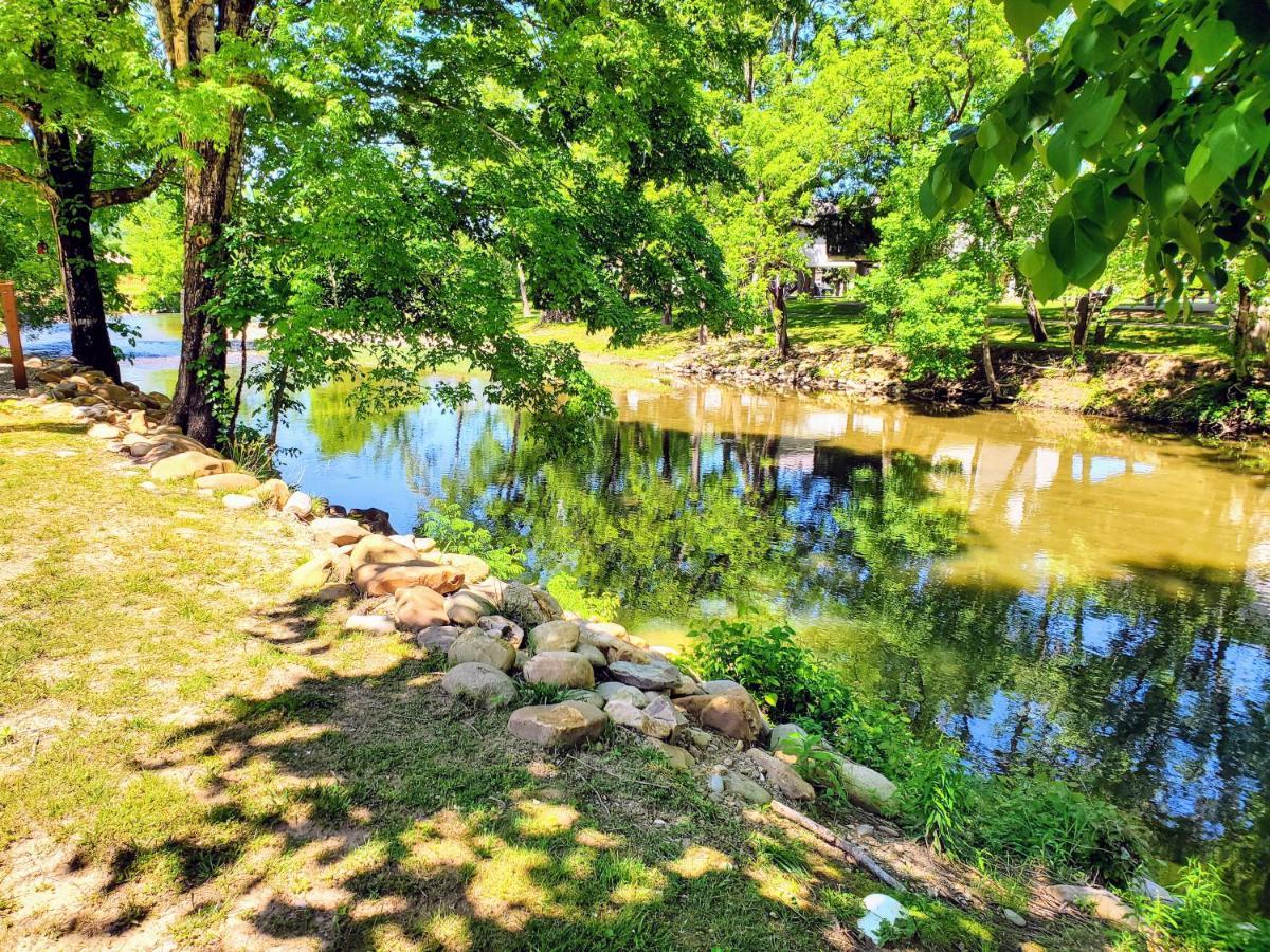 Skinny Dippin'-River Front- Free Tickets-Dog Friendly-Sleeps 6 พิเจนฟอร์จ ภายนอก รูปภาพ
